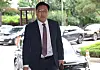 Kim Byoung-hwan, the new chief of the Financial Services Commission, arrives at the government complex in downtown Seoul to make his way into office for the first time on Wednesday. [YONHAP]