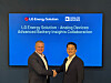 Lee Dal-hoon, right, vice president at LG Energy Solution, shakes hands with Roger Keen, general manager in charge of the battery management division at Analog Devices, after signing an MOU on a partnership in battery management at Analog headquarters in Boston on Tuesday. [LG ENERGY SOLUTION]