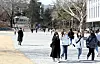 Students walk on campus at Chungbuk National Universtiy in Cheongju, North Chungcheong, on March 2. [YONHAP]