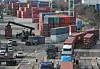 Cargo trucks are on the move at Uiwang Inland Container Depot in Gyeonggi on Dec. 12, after a 16-day-trucker strike ended on Dec. 9. [NEWS1]