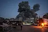 Smoke rises following an Israeli airstrike on the Dar al-Arqam School in the al-Tuffah neighborhood, in Gaza, on April 3. [EPA/YONHAP]