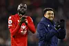 Jesse Lingard, right, applauds fans with Cheikhou Kouyate after a Premier League match between Nottingham Forest and Brighton & Hove Albion at The City Ground in Nottingham, England on April 26, 2023. [REUTERS/YONHAP]