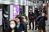 Commuters walk on a subway platform in Seoul on Nov. 8. [YONHAP]