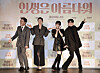 From left, actors Ryu Seung-ryong, Yum Jung-ah, Park Se-wan and Ong Seung-wu pose for the camera for the press event at the Lotte Cinema Konkuk University Entrance branch in eastern Seoul on Wednesday. [JEON TAE-GYU]