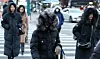 Pedestrians wearing heavy winter jackets walk in central Seoul on Dec. 18, marking the chilliest morning this winter. [NEWS1]