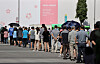 People wait in line to receive virus tests at a Covid-19 testing center at Olympic park in Songpa District, western Seoul, on Wednesday. [YONHAP]