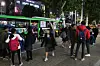 Students in Daechi-dong, an area known as the hub of Korea's private education, around 10 p.m. [JOONGANG PHOTO]