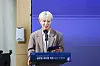 Leeteuk of boy band Super Junior served as the M.C. and spoke about his experience with K-pop and Gaon Chart over the past decade. [KMCA]