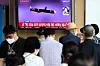 Passengers at Seoul Station watch a news broadcast about North Korea's Wednesday morning test of two cruise missiles. [YONHAP]