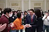 Some 200 people in their 20s and 30s met with President Yoon Suk-yeol and first lady Kim Keon-hee at the Blue House state guest house Yeongbingwan, at which Yoon again asked for the support of young people in pushing through with key reforms in labor, education and pension funds. According to a Realmeter survey on Yoon's approval rating, there has been a sharp increase in approval by people in their 20s especially, gaining 9.5 percentage points compared to the previous week. [PRESIDENTIAL OFFICE]