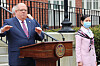 Maryland Gov. Larry Hogan, speaking at a news conference on April 20, announces that the state had received 500,000 Covid-19 test kits from South Korea with the help of his wife, Yumi Hogan, right. [AP/YONHAP]