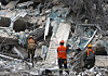 Rescue workers carry out a search operation at the site of a building that collapsed following an earthquake, in Bangkok, Thailand, on March 30. At least 17 people were confirmed dead, 32 injured and 83 were still missing in Bangkok, following a 7.7-magnitude earthquake that struck Myanmar and caused tremors in neighboring Thailand. [EPA/YONHAP]