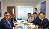 Vice Defense Minister Shin Beom-chul, far right, meets for talks with British Minister for Defense Procurement Jeremy Quin, far left, at the Farnborough International Airshow in Britain on Tuesday. [YONHAP]
