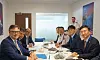 Vice Defense Minister Shin Beom-chul, far right, meets for talks with British Minister for Defense Procurement Jeremy Quin, far left, at the Farnborough International Airshow in Britain on Tuesday. [YONHAP]