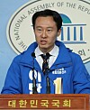 Lee Tahney announces his bid for the April 15 general elections on March 12.  [YONHAP]