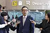 Korean Foreign Minister Cho Tae-yul speaks to reporters at Gimpo International Airport ahead of his departure for Beijing. He was set to hold bilateral talks with Chinese Foreign Minister Wang Yi later that day. [YONHAP]