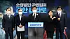 Flanked by his campaign staff, ruling Democratic Party (DP) presidential candidate Lee Jae-myung, former Gyeonggi governor, proposes ambitious plans to help small merchants and the self-employed, including issuing local currencies and coupons worth 50 trillion won ($41.7 billion) for the entire population, in December. [LIM HYUN-DONG]
