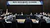 Minister of Trade, Industry and Energy Lee Chang-yang attends the Nuclear Energy Exports Strategy Committee meeting in September. The committee, which was launch in August, aims at promoting Korea's nuclear reactors abroad. [YONHAP]