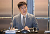 Financial Supervisory Service Gov. Lee Bok-hyun speaks to the CEOs of 11 foreign financial firms during a meeting held at Fairmont Ambassador Seoul in Yeouido, western Seoul, on Wednesday. [NEWS1]