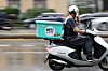 A rider delivering food in central Seoul on Wednesday. Food delivery went up due to the coronavirus, which contributed to an all-time record online purchase in July. [YONHAP]