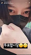 Super Junior member Kim Hee-chul encourages his fans to vote in a post of a close-up picture of himself with the caption ″Let's vote″ on his Instagram story. He is featured wearing a black mask and a black tee. [SCREEN CAPTURE]