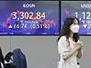 A board at Hana Bank's trading room in central Seoul on June 25 shows the Kospi breaking the 3,300-mark for the first time. The index closed at 3,302.84 points, up 16.74 points, or 0.51 from the previous trading day. [YONHAP]