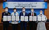 Song Cheol-ho, mayor of Ulsan, third from left, and Mutib A. Al-Harbi, representative director at Aramco Korea pose for a photo with other stakeholders on Wednesday after signing a partnership agreement on 'Safer Routes to School' project at the city hall. [ARAMCO KOREA]