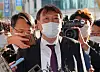 In this file photo, Prosecutor General Yoon Seok-youl enters the Daejeon District Prosecutors' Office to meet with prosecutors on Oct. 29, 2020. He resumed the regional tour of prosecutorial offices after eight months. [YONHAP]