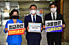 Lawmakers from the Democratic Party (DP) submit a motion for the dismissal of Foreign Minister Park Jin to hold him accountable for President Yoon Suk-yeol's hot mic controversy last week at the National Assembly in Yeouido, western Seoul, Tuesday. [YONHAP]