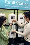 Models introduce an Ecostore Refill Station at Shinsegae Department Store's main branch in Jung District, central Seoul on Monday. Customers can purchase and refill eco-friendly laundry detergent and fabric softener at the station, which is run jointly by Shinsegae and a New Zealand-based environmental detergent supplier. The refill container is made of sugarcane plastic which is 100-percent recyclable. [NEWS1]