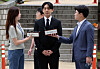 Actor Yoo Ah-in answers questions from the press at the Seoul Central District Court on Sept. 21. [NEWS1]