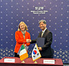 Sonja Hyland, deputy secretary general at Department of Foreign Affairs of Ireland, left, and Choi Young-han, director-general for overseas Koreans and consular affairs at the Foreign Ministry, sign an agreement to increase the age limit for their working holiday programs in Seoul on Thursday. [MINISTRY OF FOREIGN AFFAIRS]