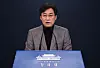 Blue House Spokesman Kang Min-seok on Friday delivers President Moon Jae-in's public apology for the disorder caused by the controversy over Prosecutor General Yoon Seok-youl's aborted suspension order. [YONHAP]