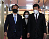 National Assembly Speaker Kim Jin-pyo, right, enters his office at the National Assembly on Friday. [YONHAP]