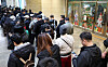 Tourists queue outside the Lotte Duty Free store in central Seoul on Nov. 20 [YONHAP]