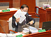 Finance Minister Hong Nam-ki, at the National Assembly in Yeouido on Tuesday where the National Assembly lawmakers are questioning on next year's budget. [YONHAP]