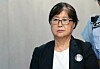 In this file photo, Choi Soon-sil enters the Seoul Central District Court on Aug. 24, 2018, to attend her trial. [YONHAP]