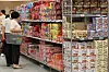 Shoppers look at ramyeon displayed at a discount mart in Seoul on Monday. According to the Korea Customs Service, exports of ramyeon during the January-to-June period rose 5.8 percent on year to $319.7 million, a record high. [YONHAP]