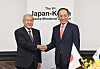 Finance Minister Choo Kyung-ho, right, and his Japanese counterpart Shunichi Suzuki shakes hands at the eighth finance ministers meeting in Tokyo on Thursday. [MINISTRY OF ECONOMY AND FINANCE]