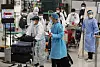 People entering Korea at the arrival hall in Incheon International Airport in October. The Employment Ministry announced that the government is relaxing its regulations to allow more foreign workers E-9 visas to enter the country as SMEs and farms are shorthanded. [YONHAP]