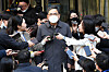 〈Kwak Sang-do, former People Power Party lawmaker, answers questions after the Seoul Central District Court acquitted a bribery allegation against him on Wednesday. [YONHAP]