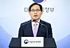 Fair Trade Commission (FTC) Chairman Han Ki-jeong speaks about a new bill proposed by the antitrust regulator that would impose restrictions on platform operators at a press briefing at the government complex in central Seoul on Tuesday. [NEWS1]