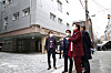 Minister of Land, Infrastructure and Transport Kim Hyun-mee and other lawmakers inspect rental housing during an on-site conference for leased homes in Gangdong District, eastern Seoul, on Friday. [YONHAP]