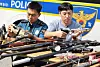 Police examine illegal weapons in front of the Suwon Nambu Police Station in Gwonseon District in Suwon, Gyeonggi, on Monday. The National Police Agency has designated Monday to Sept. 30 as a period for voluntarily reporting illegal weapons in collaboration with the Ministry of National Defense and the Ministry of the Interior and Safety. [NEWS1]