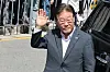 Democratic Party leader Lee Jae-myung appears at the Suwon District Prosecutors' Office in Suwon, Gyeonggi, on Tuesday. [YONHAP]