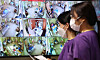 Medical workers look at critical Covid-19 patients at the control center of Seoul Medical Center in Jungnang District, eastern Seoul, on Wednesday. According to government data, 80.6 percent of sickbeds for such patients in Seoul had been occupied as of 5 p.m. the previous day, raising concerns over a sickbed shortage amid a surge of new cases. [YONHAP]