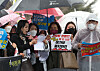 In a press conference held near the National Assembly in Yeouido, western Seoul, on Monday, a coalition of women’s groups urge President-elect Yoon Suk-yeol to follow through on his campaign promise to abolish the Ministry of Gender Equality and Family. [YONHAP]
