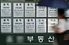 Monthly rent prices are posted at a real estate agency in downtown Seoul on Sept. 12. [NEWS1]