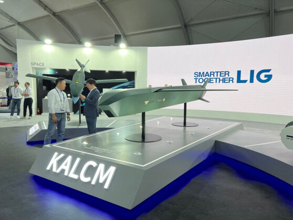 ADEX 2025 LIG 공대지 순항미사일 시제품 전시