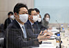 Hwang Hee, the minister of Culture, Sports and Tourism, on the far left, hosted a conference about copyright issues related to music at the ministry's office in Yongsan, central Seoul. [YONHAP]